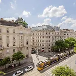 Luxe 2Br Residence With View On The St Stephen Road