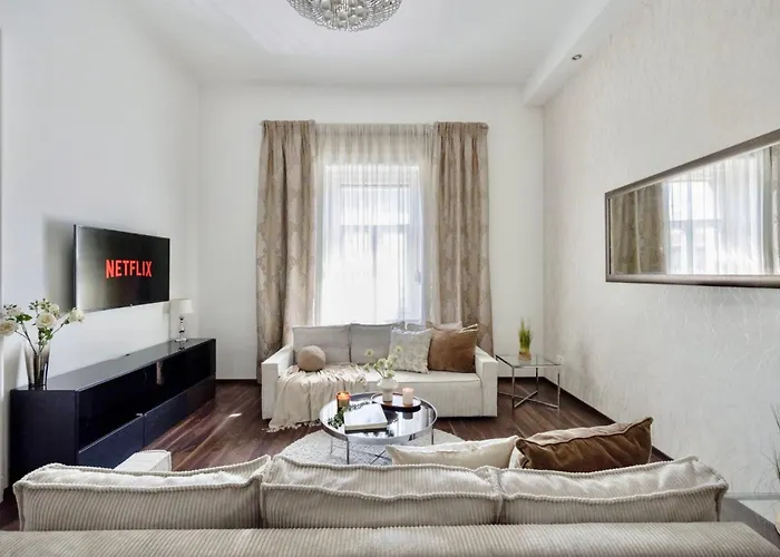 Luxe 2Br Residence With View On The St Stephen Road