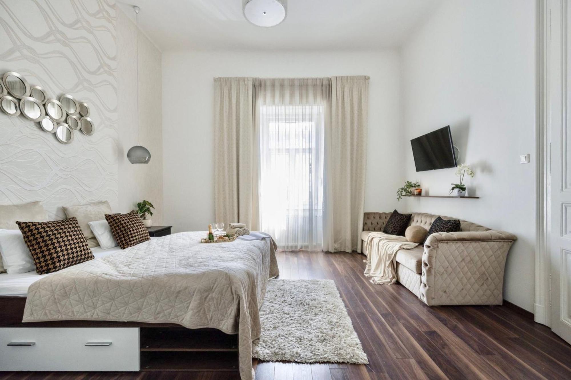 Luxe 2br With View On The St Stephen Road Apartment Budapest