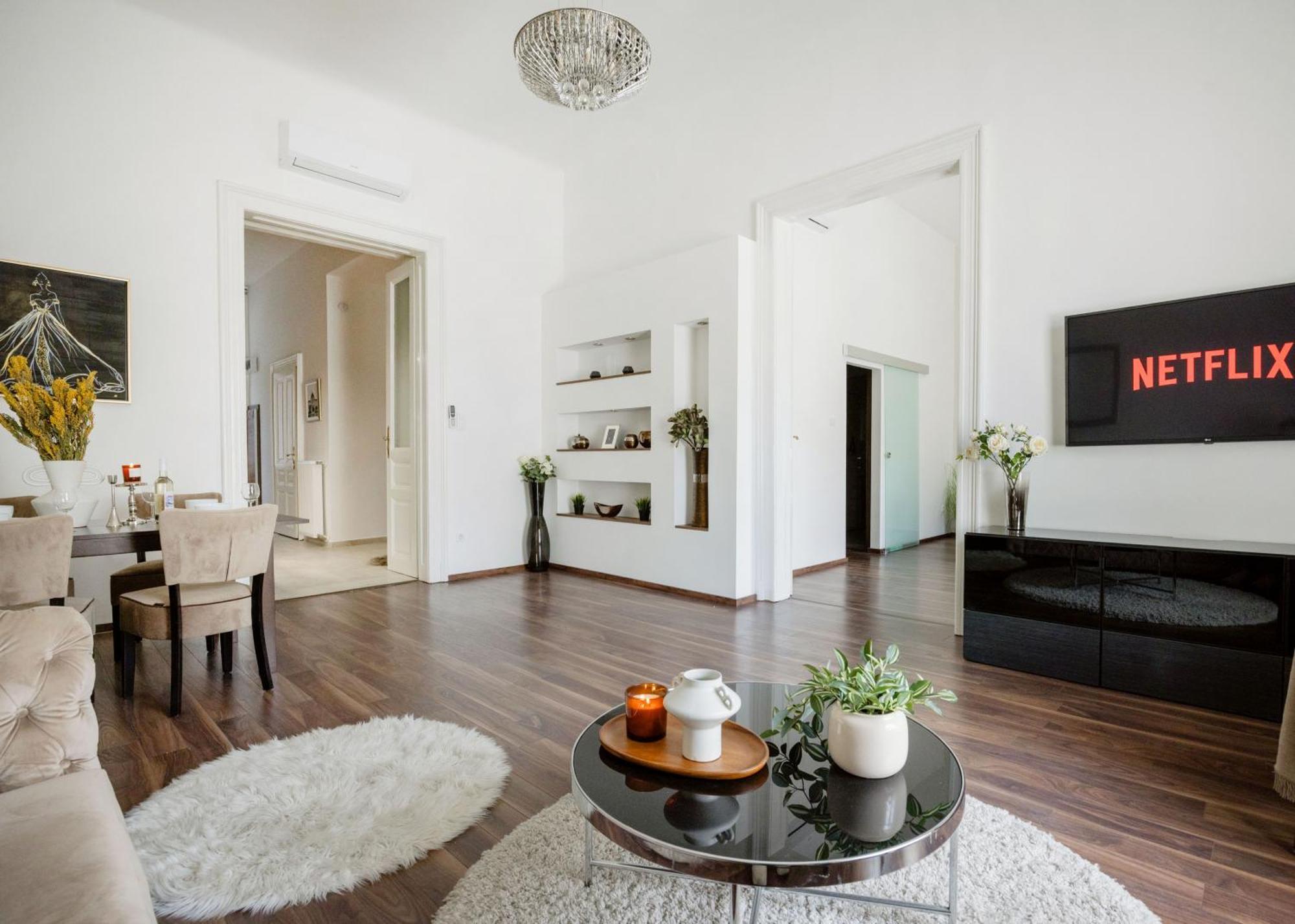 Luxe 2br With View On The St Stephen Road Budapest