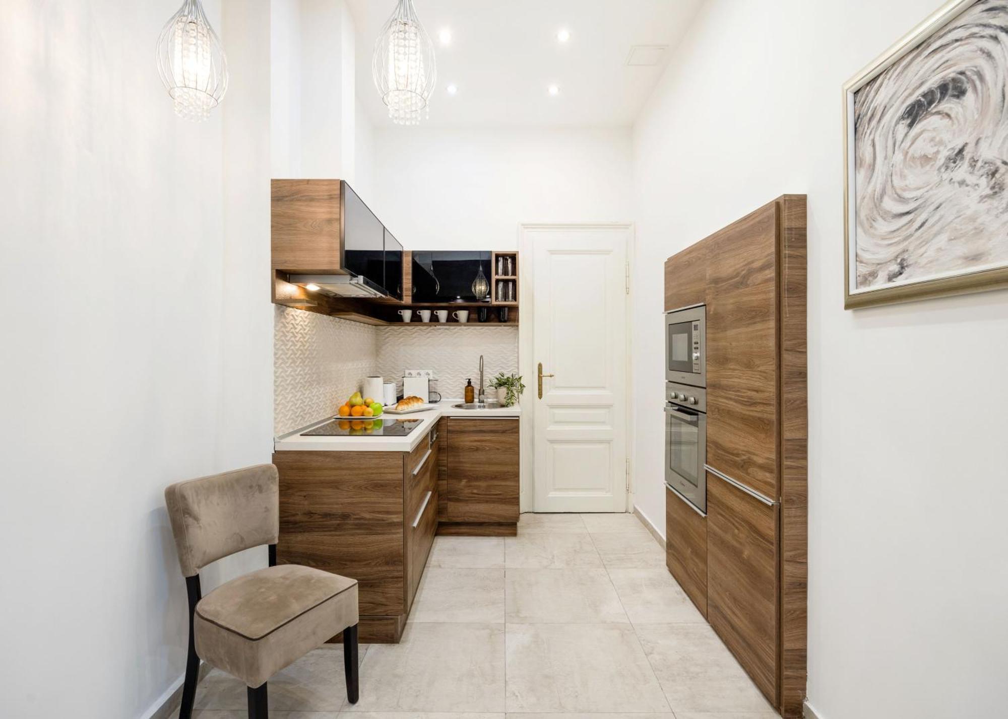 Luxe 2br With View On The St Stephen Road Apartment *