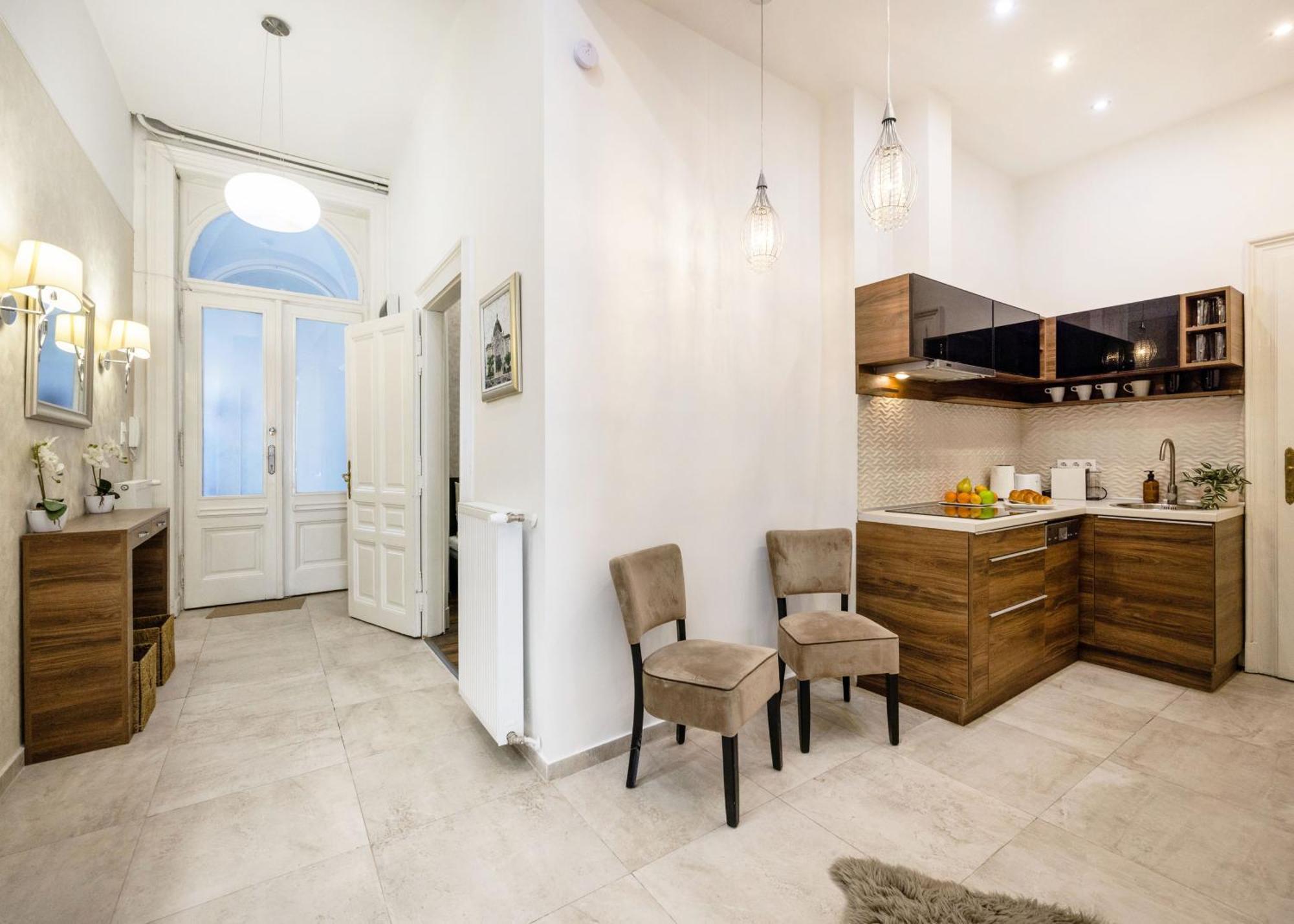 Luxe 2br With View On The St Stephen Road Apartment Budapest