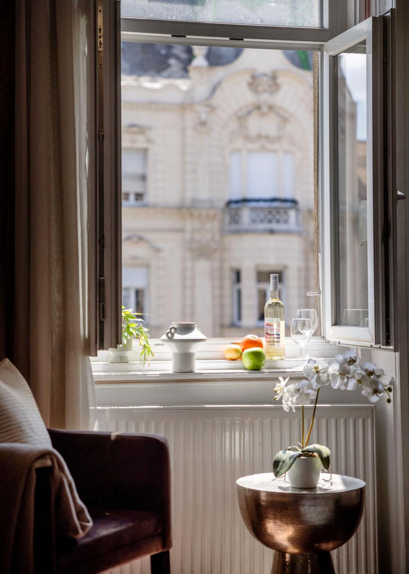 Apartment Luxe 2br With View On The St Stephen Road Budapest