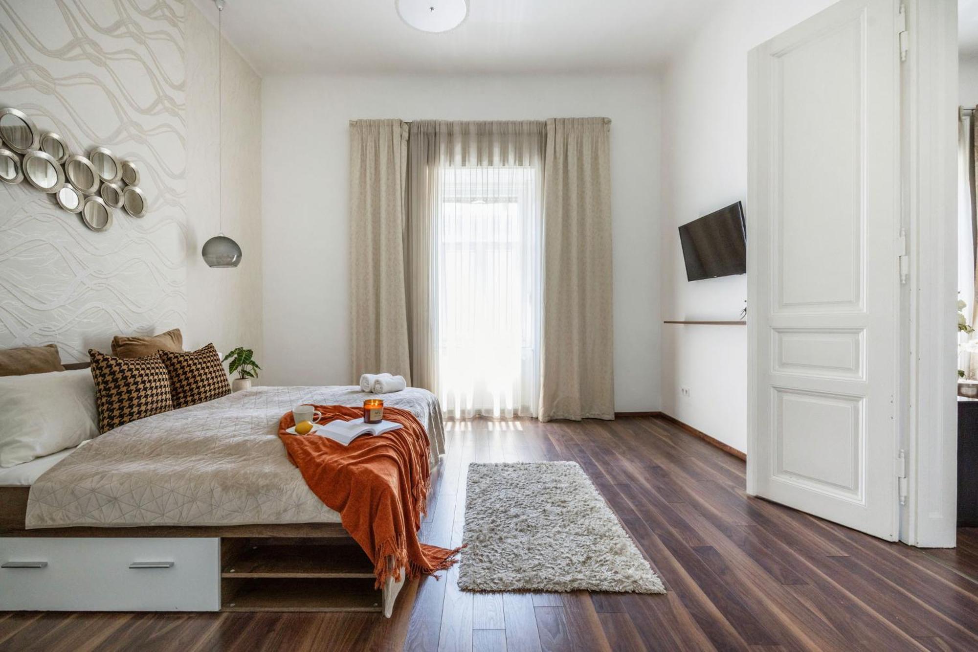 Luxe 2br With View On The St Stephen Road Budapest