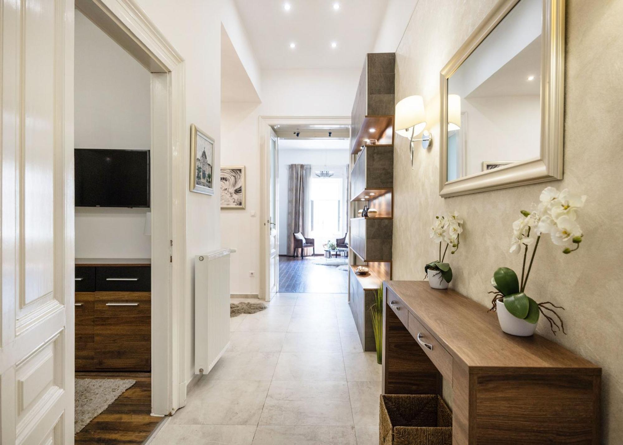 Luxe 2br With View On The St Stephen Road Apartment *