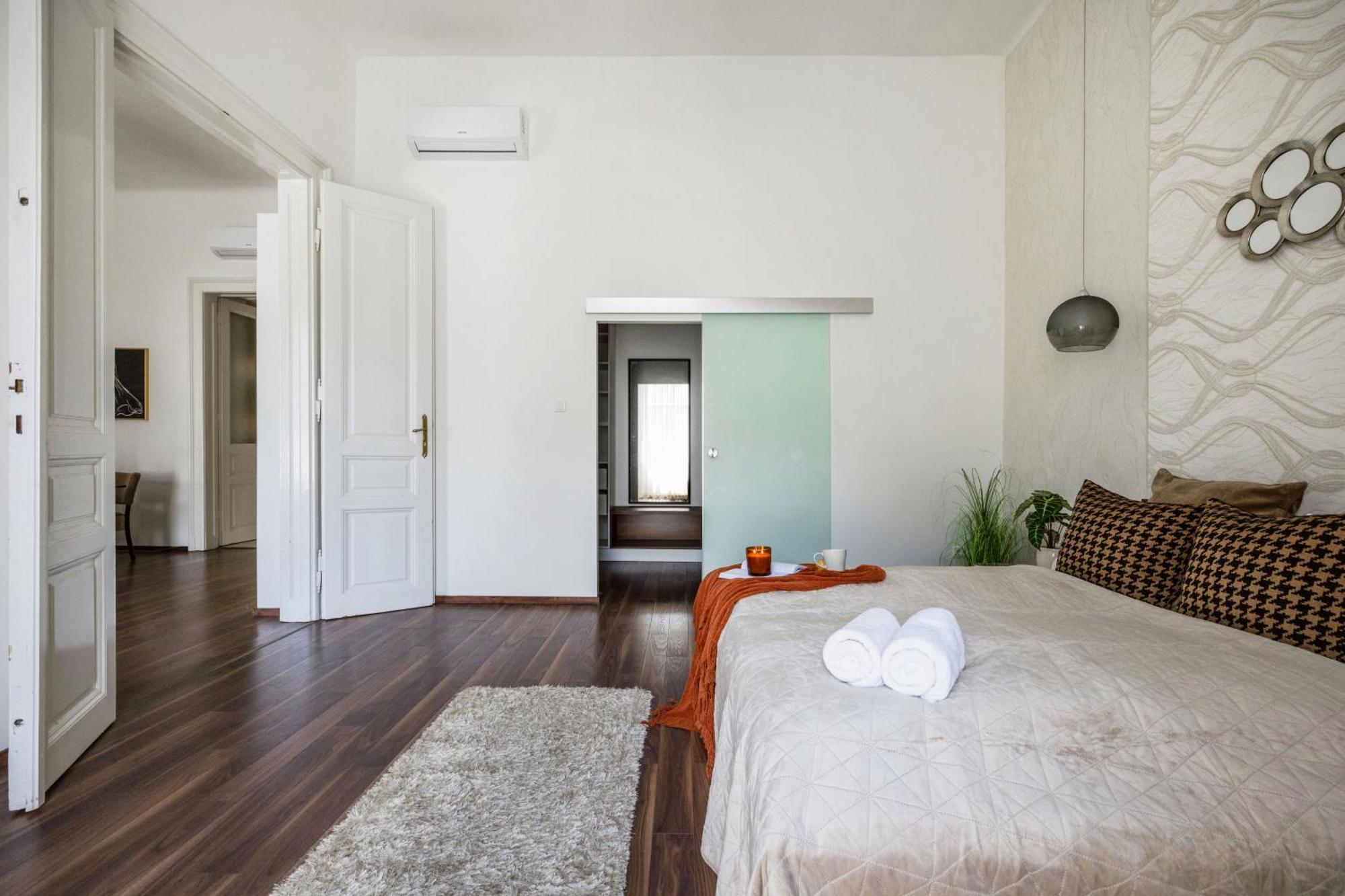 Luxe 2br With View On The St Stephen Road *